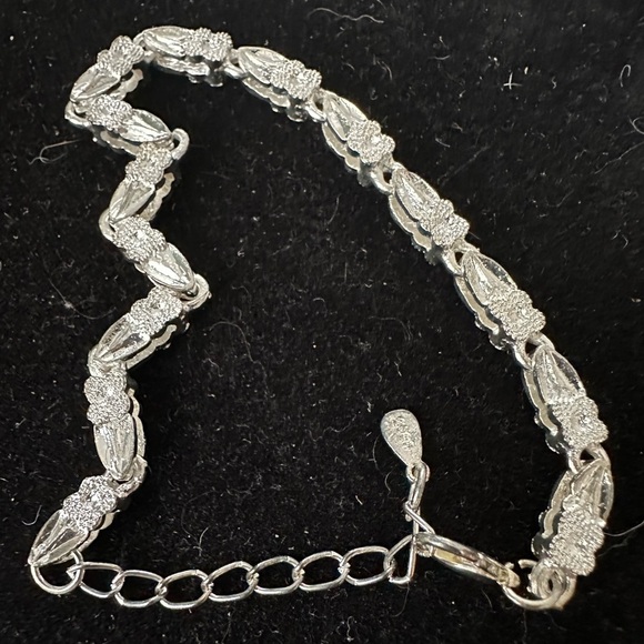 Jewelry - Sterling Silver Flower and Leaf Bracelet